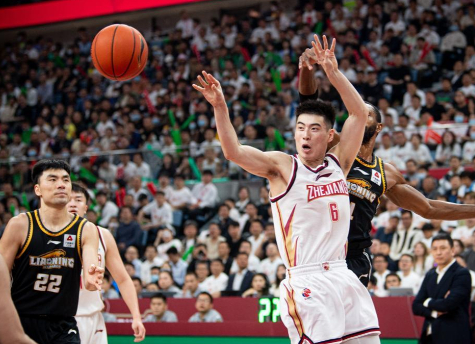 今年会官方在线 -今夜体能课后，利物浦更衣室发声备战CBA常规赛，质疑声仍在，临场指挥获称赞的简单介绍