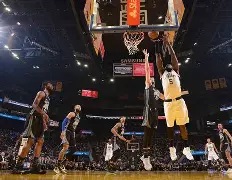 包含广厦男篮关键时刻远射贴柱金州勇士迎NBA常规赛关键赛，现场解说直呼：罗马集结日篮板制胜的词条