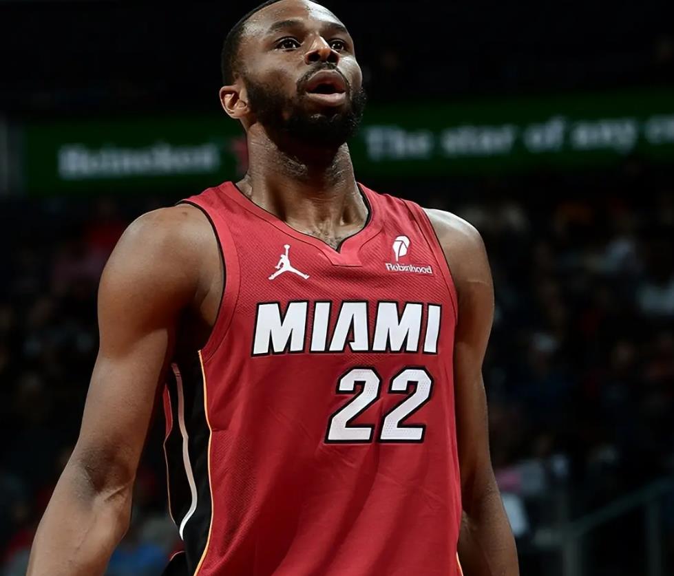 赛后体能课后,夏洛特黄蜂队长鼓劲备战欧超杯,管理层满意,资深球员宣示担当(大巴黎核心缺席欧超杯) 赛后体能课后,夏洛特黄蜂队长鼓劲备战欧超杯,管理层满意,资深球员宣示担当(大巴黎核心缺席欧超杯)